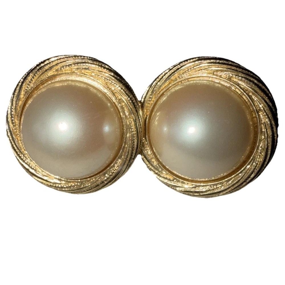 Vintage Trifari Pierced Stud Earrings Faux Pearl Gold Tone Classic Old Money‎